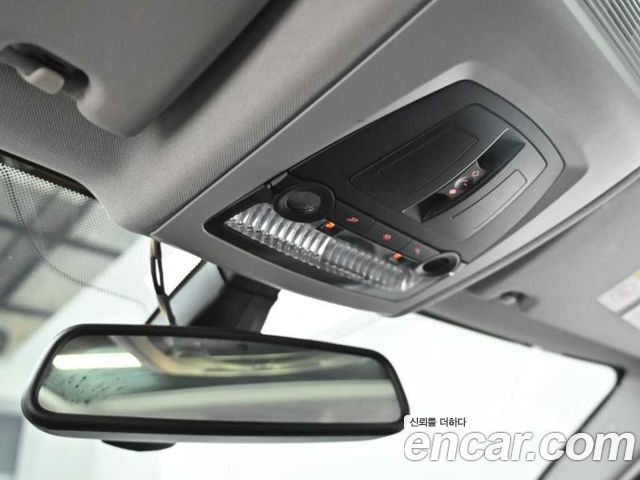 BMW 5-Series 2012 — photo 17