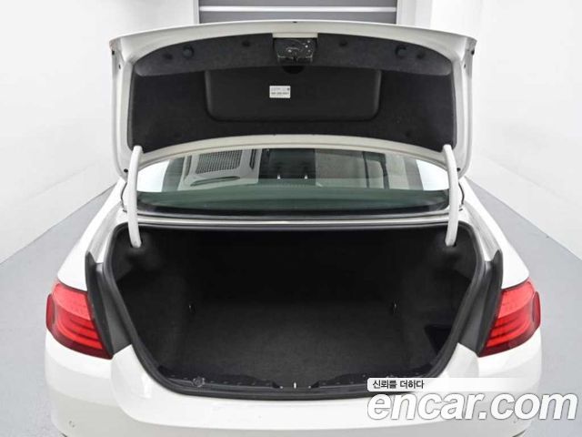 BMW 5-Series 2012 — photo 20