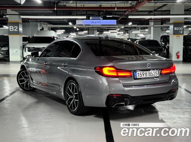 BMW 5-Series 2023 — photo 2