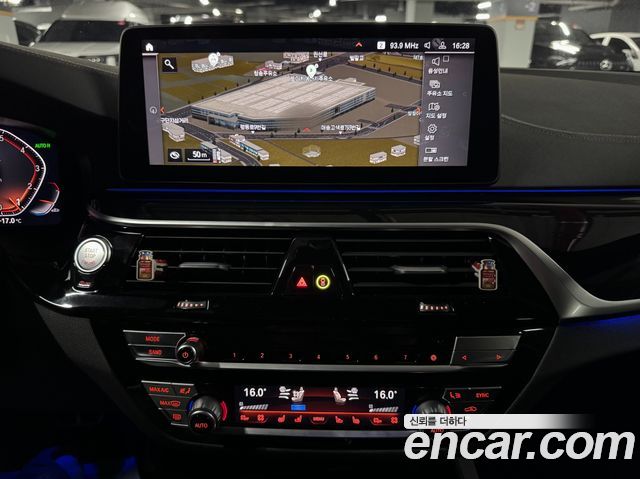 BMW 5-Series 2023 — photo 12