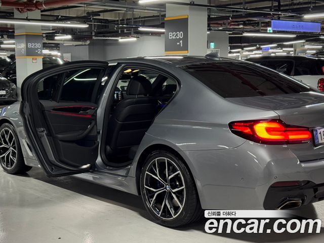 BMW 5-Series 2023 — photo 18