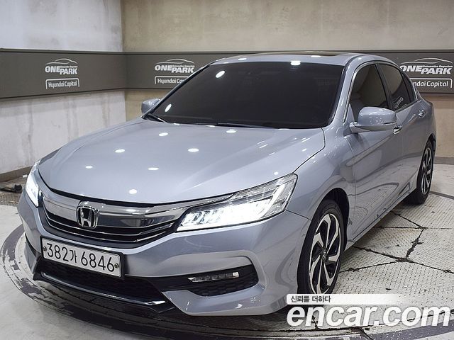 Honda Accord 2017 — photo 1