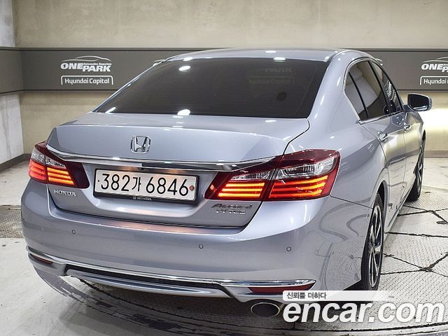 Honda Accord 2017 — photo 2