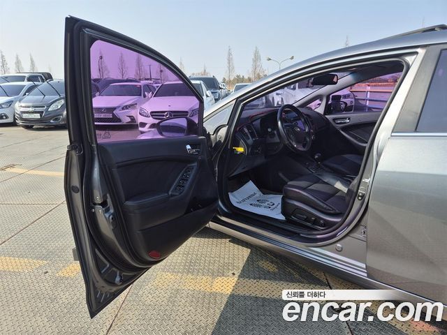 Kia K3 2014 — photo 9