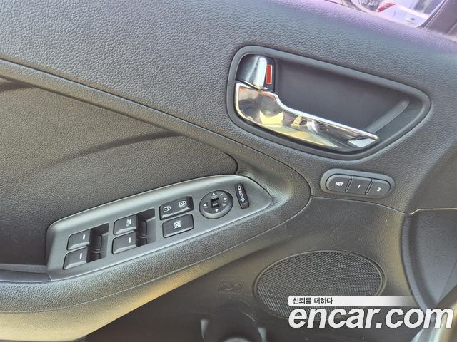 Kia K3 2014 — photo 16