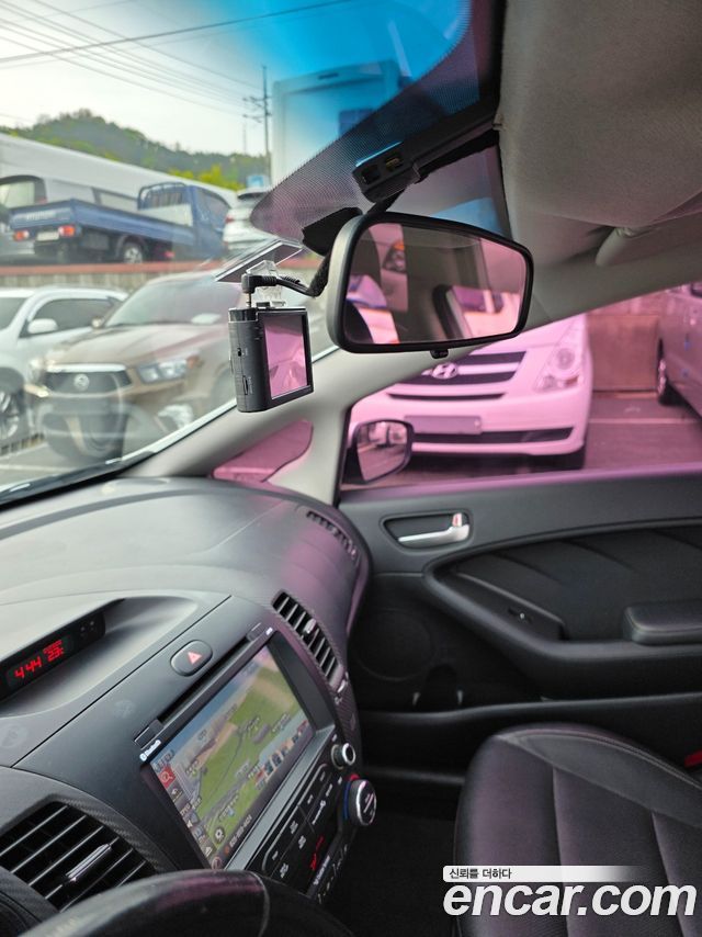 Kia K3 2015 — photo 8