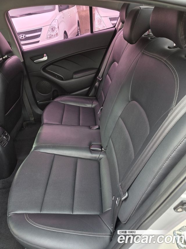 Kia K3 2015 — photo 12