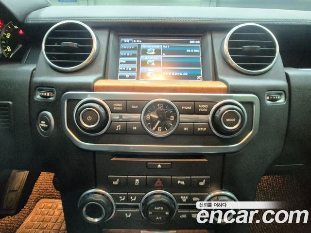Land Rover Discovery 2015 — photo 9