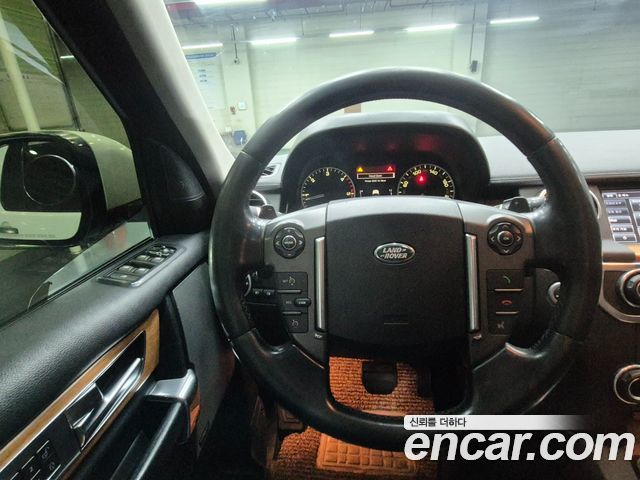 Land Rover Discovery 2015 — photo 11