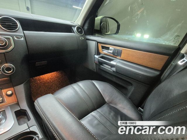 Land Rover Discovery 2015 — photo 12