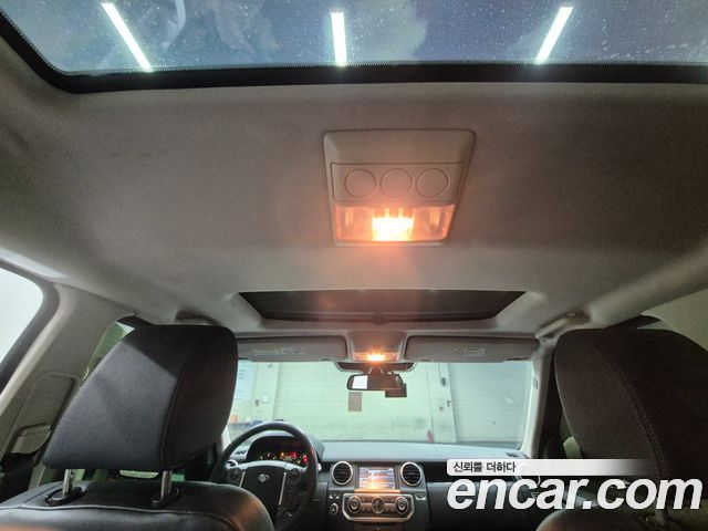 Land Rover Discovery 2015 — photo 14