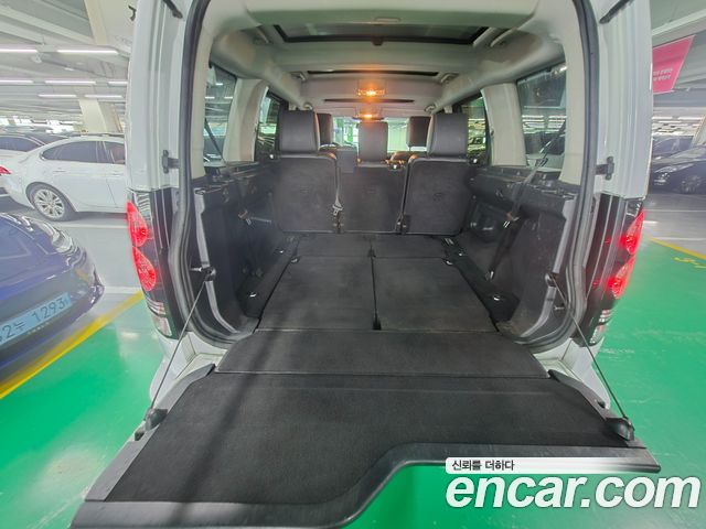 Land Rover Discovery 2015 — photo 17