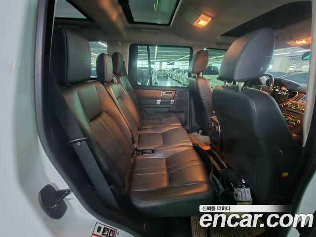 Land Rover Discovery 2015 — photo 18