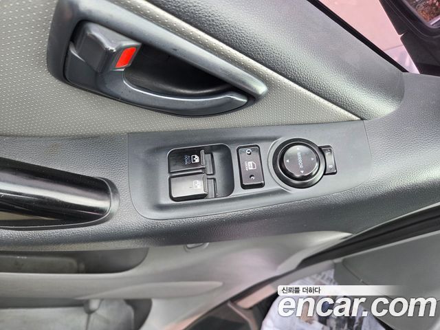 Hyundai Starex 2012 — photo 10