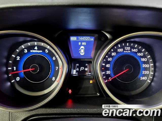 Hyundai AVANTE 2012 — photo 10
