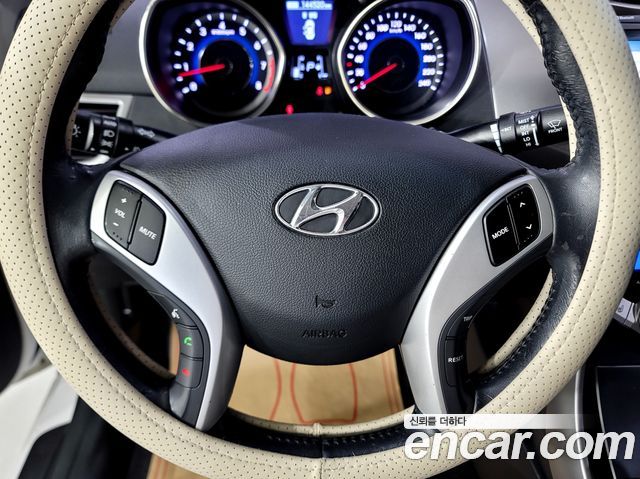 Hyundai AVANTE 2012 — photo 11