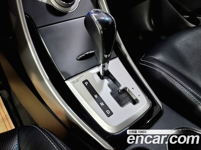 Hyundai AVANTE 2012 — photo 16