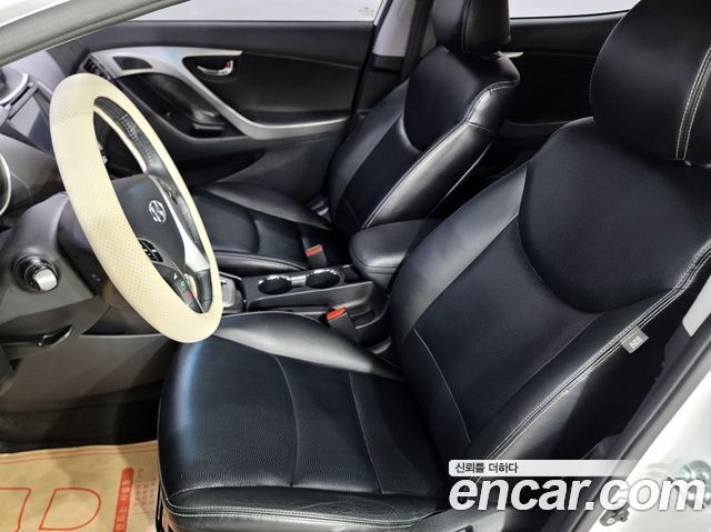 Hyundai AVANTE 2012 — photo 18