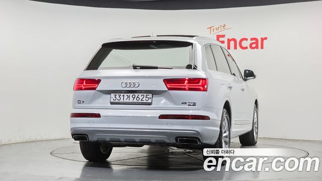 Audi Q7 2019 — photo 4