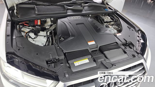 Audi Q7 2019 — photo 6