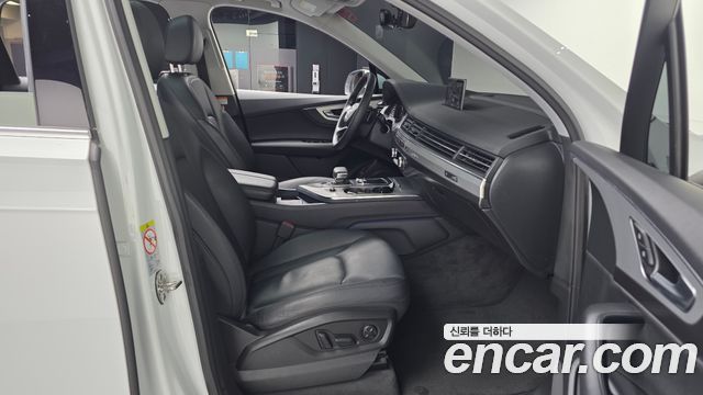 Audi Q7 2019 — photo 11