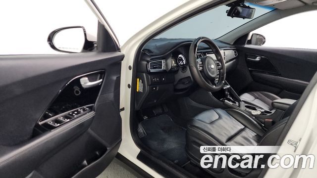 Kia Niro 2017 — photo 10