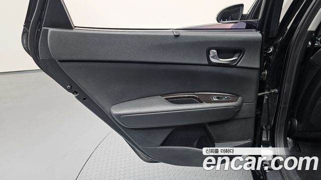 Kia K5 2016 — photo 15