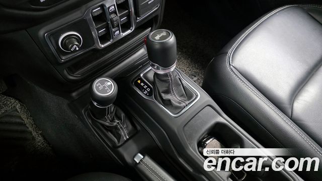 Jeep Wrangler 2021 — photo 9