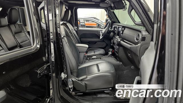 Jeep Wrangler 2021 — photo 11