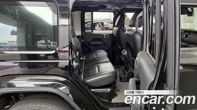Jeep Wrangler 2021 — photo 12