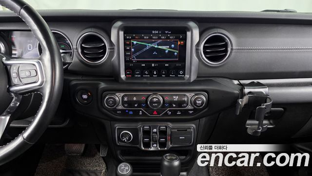 Jeep Wrangler 2021 — photo 14