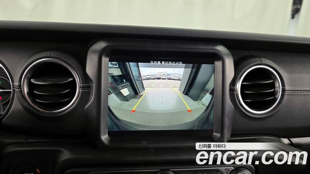 Jeep Wrangler 2021 — photo 15