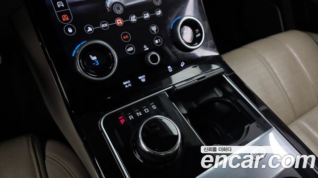 Land Rover Range Rover Velar 2018 — photo 12
