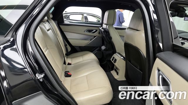 Land Rover Range Rover Velar 2018 — photo 17