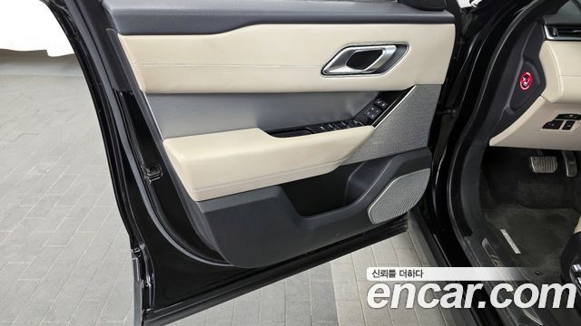 Land Rover Range Rover Velar 2018 — photo 14