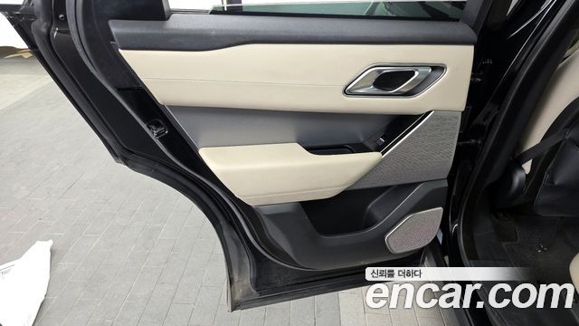 Land Rover Range Rover Velar 2018 — photo 15