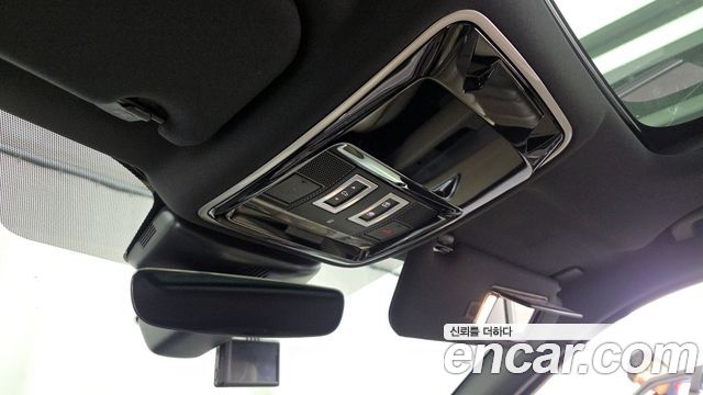 Land Rover Range Rover Velar 2018 — photo 27