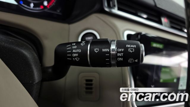 Land Rover Range Rover Velar 2018 — photo 29