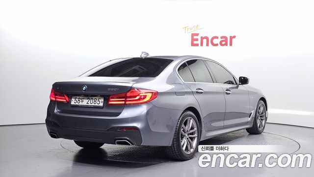 BMW 5-Series 2018 — photo 2