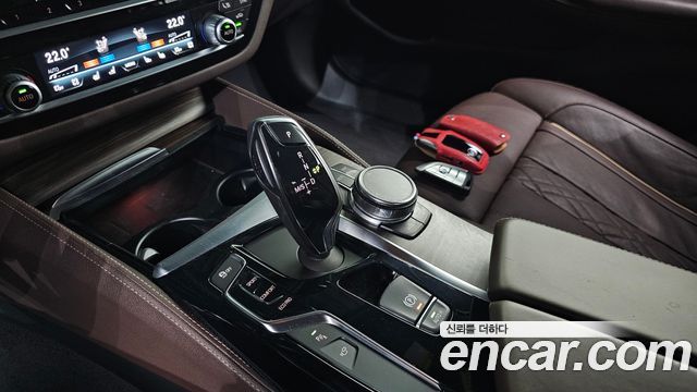 BMW 5-Series 2018 — photo 9