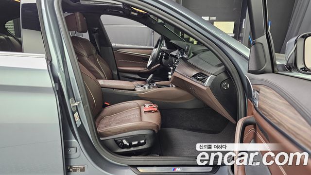 BMW 5-Series 2018 — photo 12