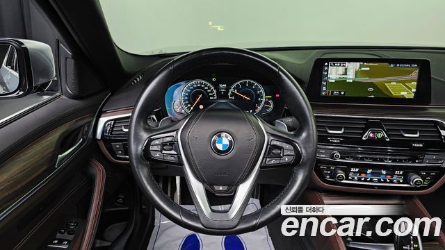 BMW 5-Series 2018 — photo 15