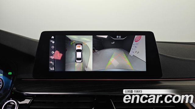 BMW 5-Series 2018 — photo 17