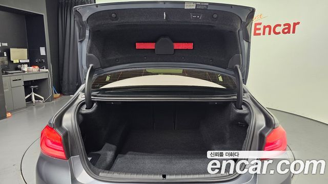BMW 5-Series 2018 — photo 20