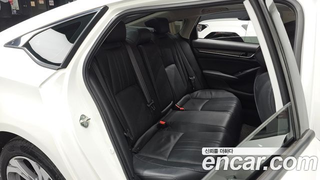 Honda Accord 2018 — photo 12