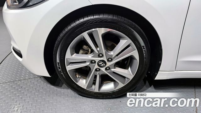 Hyundai AVANTE 2018 — photo 5