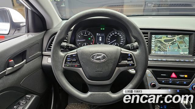 Hyundai AVANTE 2018 — photo 18