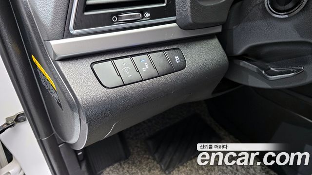 Hyundai AVANTE 2018 — photo 21