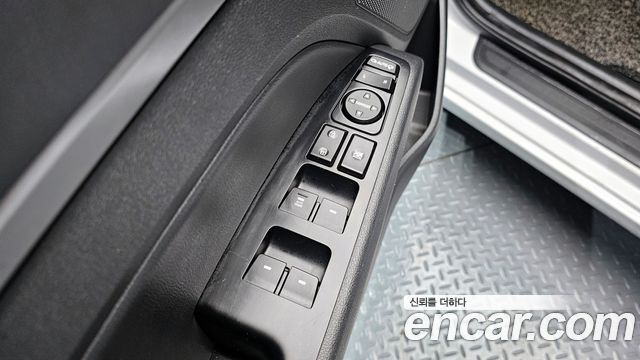 Hyundai AVANTE 2018 — photo 22