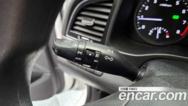 Hyundai AVANTE 2018 — photo 23